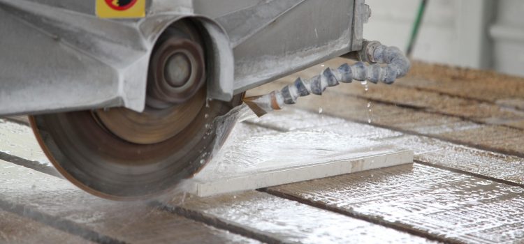 Watersnijmachine gebruiken of toch een watersnijder kopen voor jouw bedrijf?